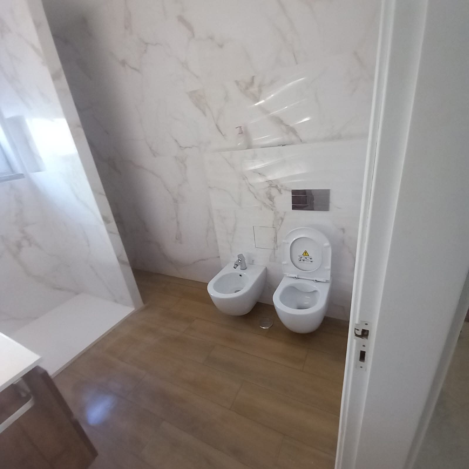 Zona interior em fase de renovação de apartamento